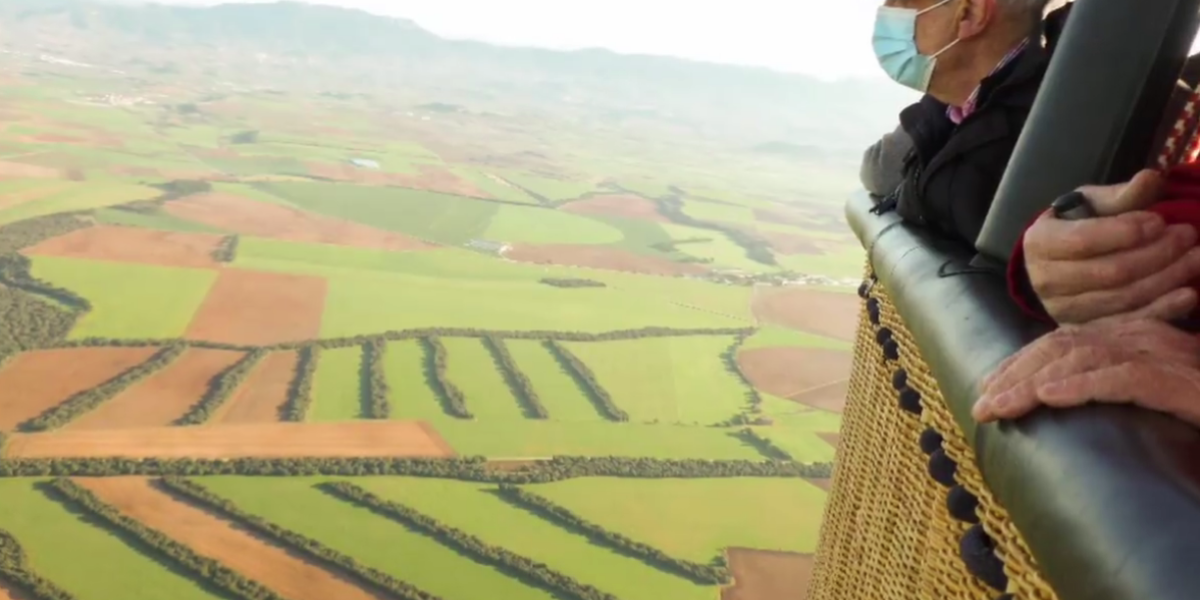"A Walk in the Clouds from Teatrisso". 