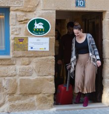 Porque tú lo vales, regálate la Ruta del Vino Rioja Alta en Semana Santa